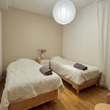 King-size Bed Private In Shared Near Sello